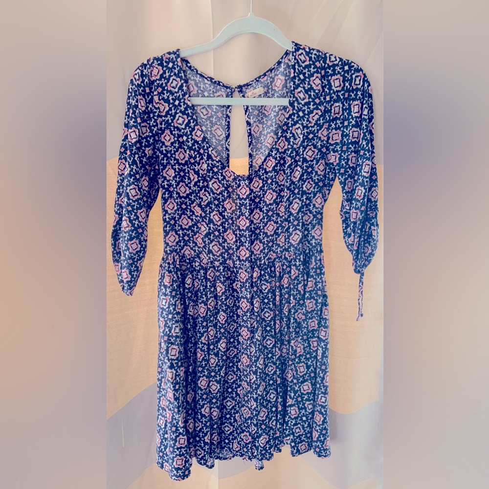 Hollister dress. Button up front, open back. Size L.
